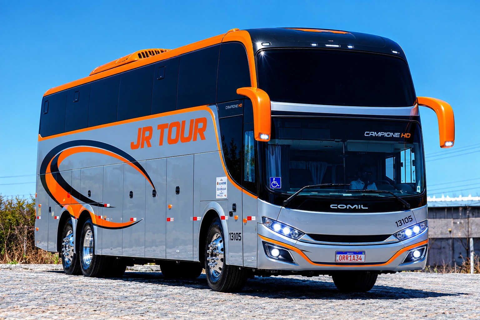 Ônibus JR TOUR em preto e laranja.